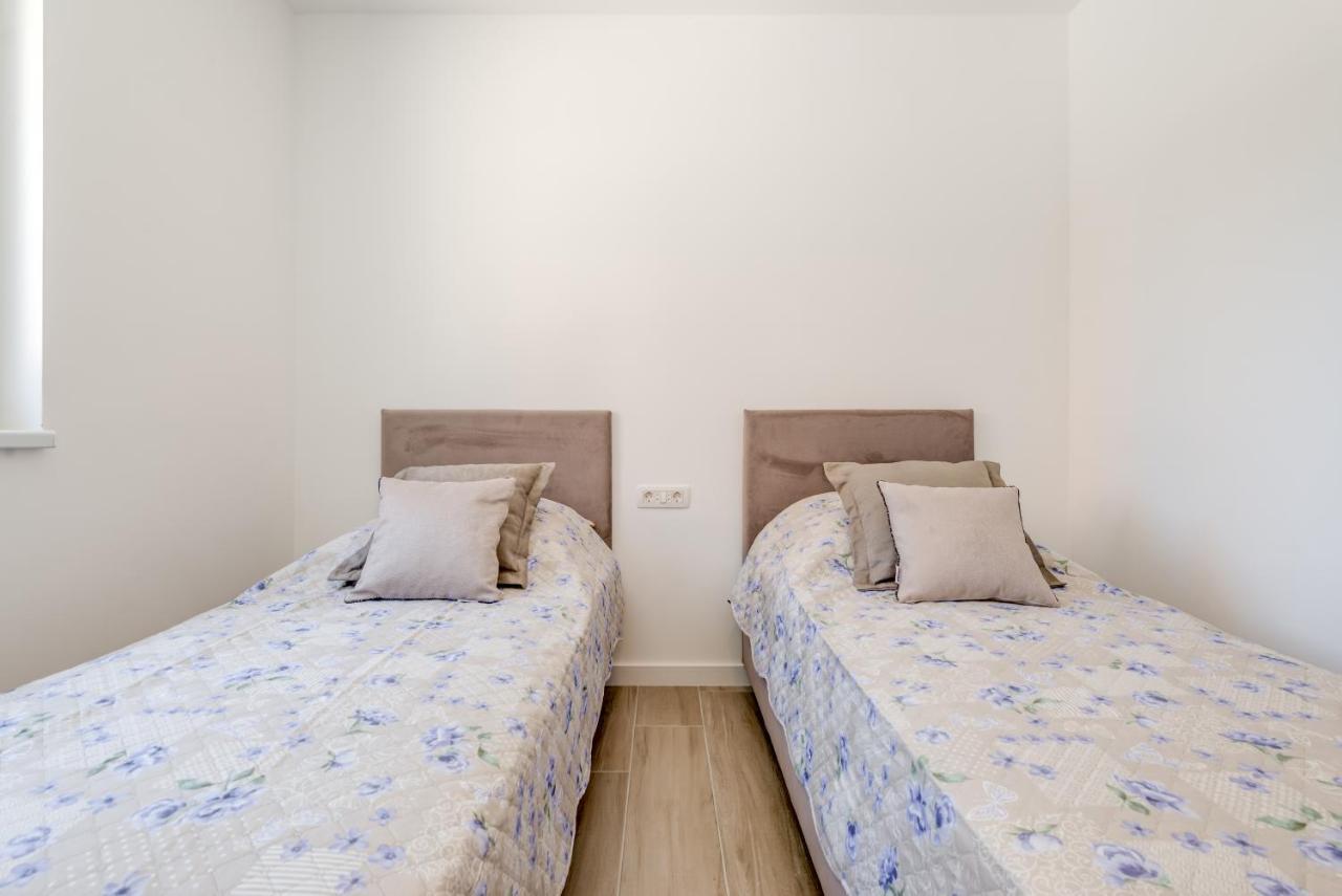 New, Private Heated Swimming Pool, Free Parking, Trogir Centar Daire Dış mekan fotoğraf