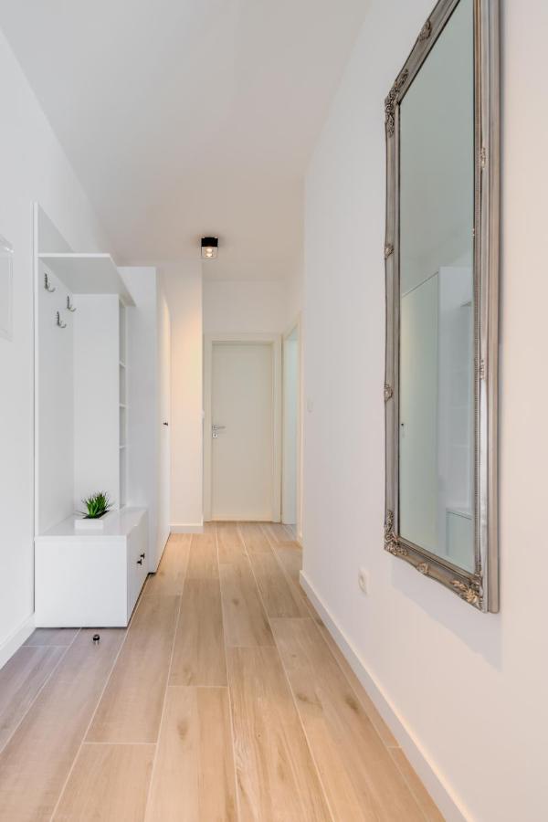 New, Private Heated Swimming Pool, Free Parking, Trogir Centar Daire Dış mekan fotoğraf