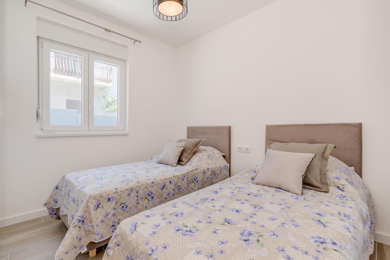 New, Private Heated Swimming Pool, Free Parking, Trogir Centar Daire Dış mekan fotoğraf