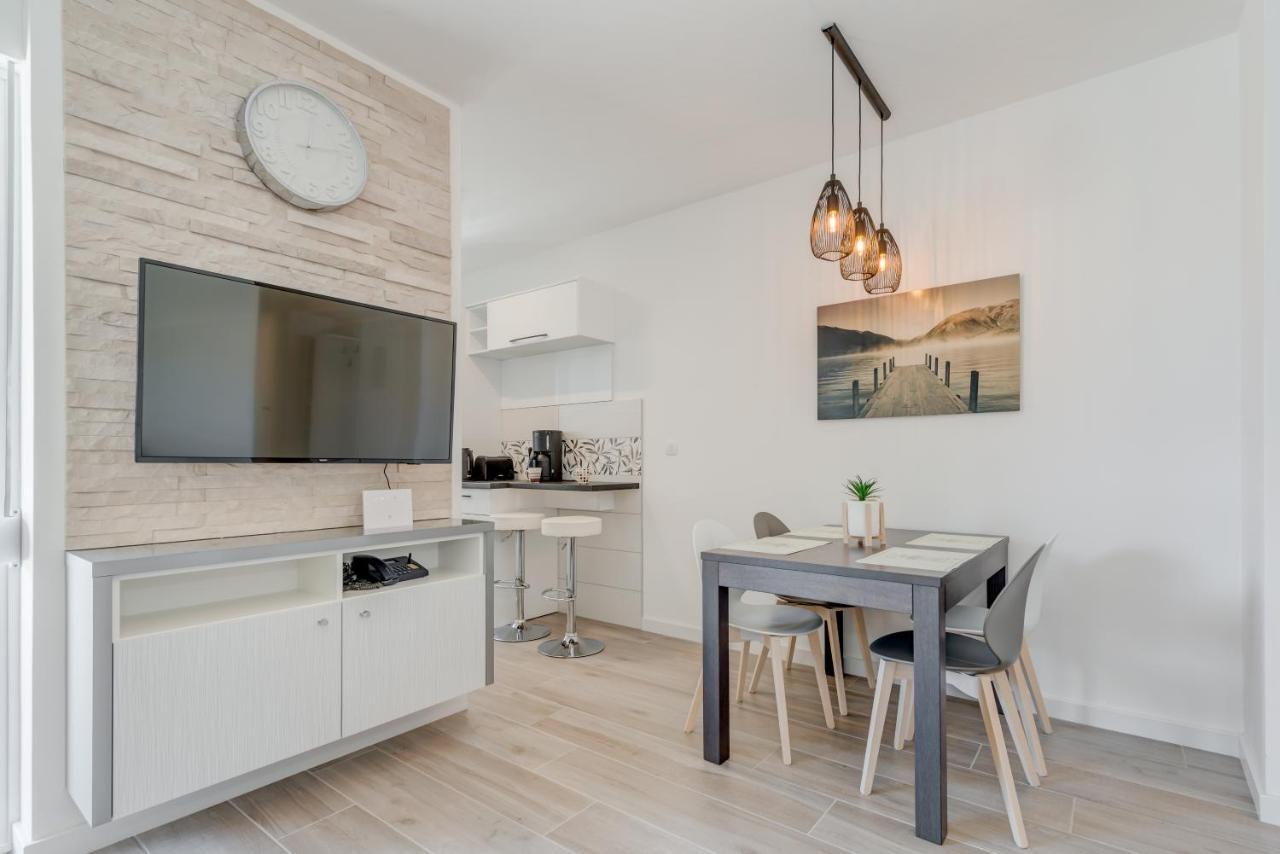 New, Private Heated Swimming Pool, Free Parking, Trogir Centar Daire Dış mekan fotoğraf