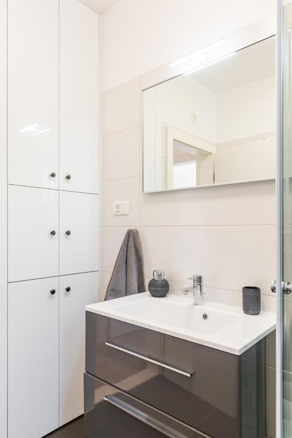 New, Private Heated Swimming Pool, Free Parking, Trogir Centar Daire Dış mekan fotoğraf