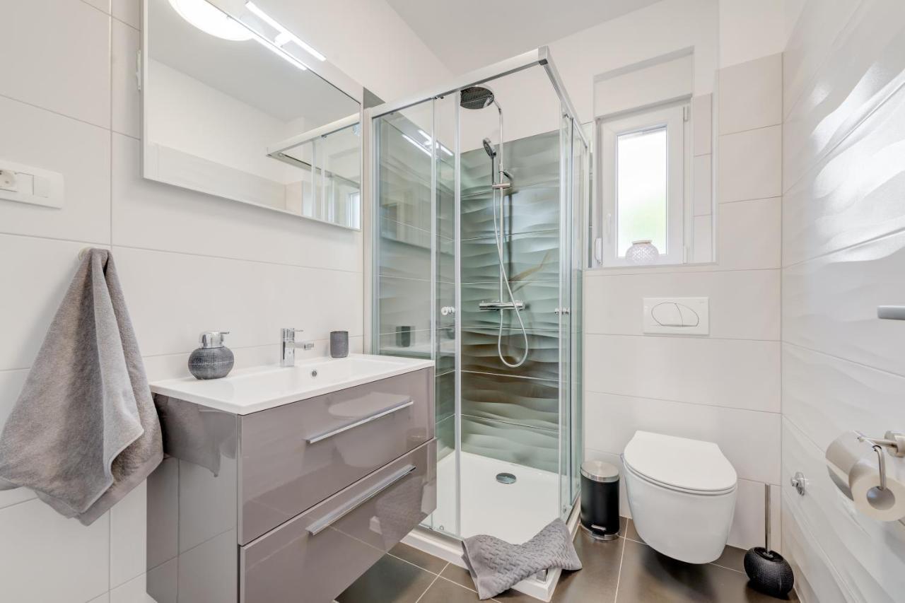 New, Private Heated Swimming Pool, Free Parking, Trogir Centar Daire Dış mekan fotoğraf